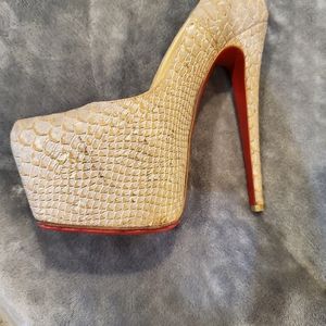 Nude snake Christian Louboutin size 37